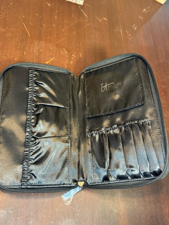 IT Brushes ULTA Zip Case and 15pc Brush Set Bundle New - Picture 4 of 9